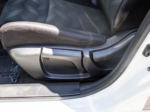 Used 2014 Nissan Rogue S FWD image 20