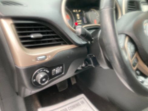 Used 2017 Jeep Cherokee Latitude image 19