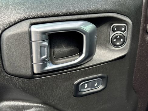 Certified 2023 Jeep Wrangler Unlimited AWD/4WD image 30