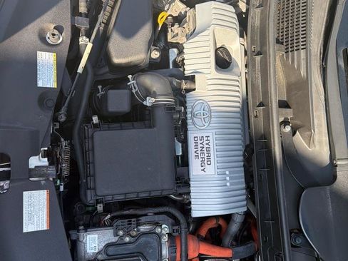 Used 2016 Toyota Prius V Five image 39