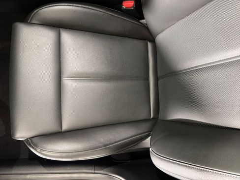 Used 2021 Genesis G70 2.0T RWD image 18