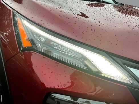 Used 2025 Nissan Rogue SV AWD/4WD image 31