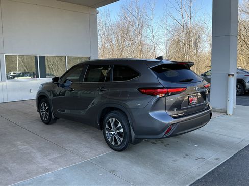 Used 2023 Toyota Highlander XLE image 20