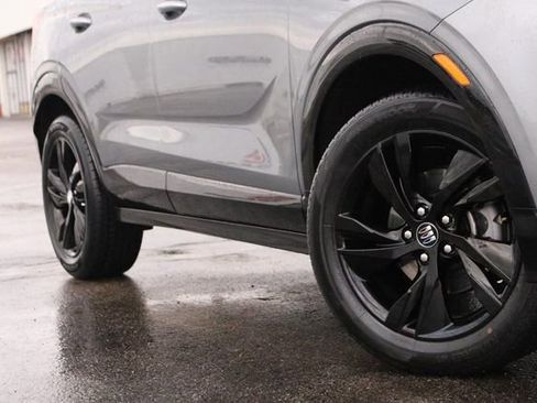 Used 2024 Buick Encore GX Sport Touring image 3