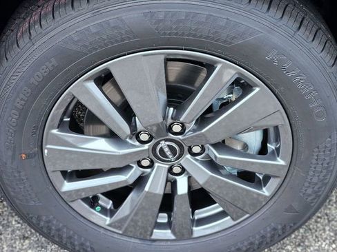 New 2025 Nissan Pathfinder SV image 8