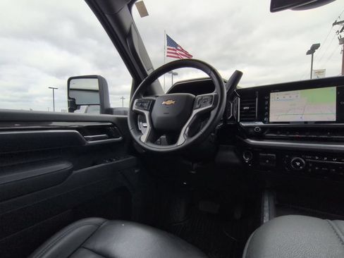 Certified 2025 Chevrolet Silverado 2500 LTZ w/ LTZ Convenience Package AWD/4WD image 8