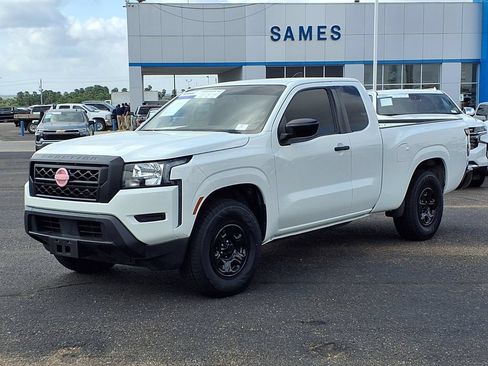Used 2022 Nissan Frontier S RWD image 3