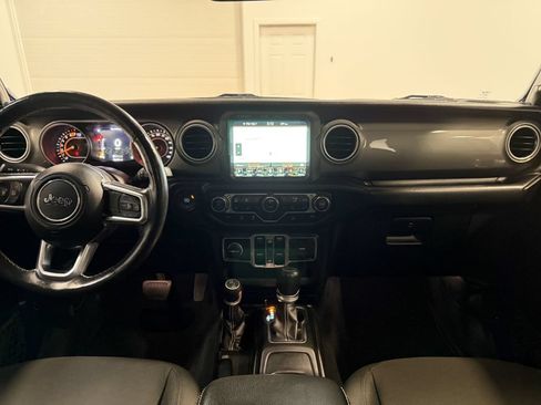 Used 2018 Jeep Wrangler Unlimited Sahara AWD/4WD image 18