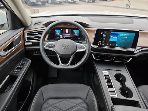 New 2025 Volkswagen Atlas SE image 7