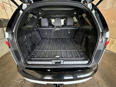 Used 2024 Land Rover Discovery Dynamic SE image 26