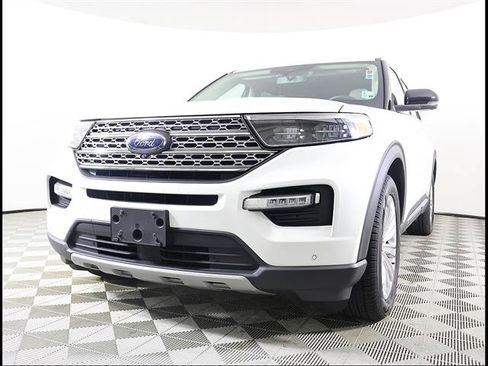 Used 2023 Ford Explorer Limited w/ Limited Technology Package RWD image 3