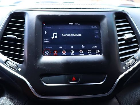 Used 2019 Jeep Cherokee Latitude w/ Popular Appearance Group FWD image 50