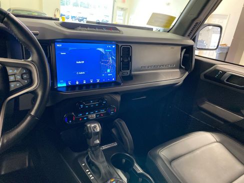 Used 2023 Ford Bronco Everglades image 18