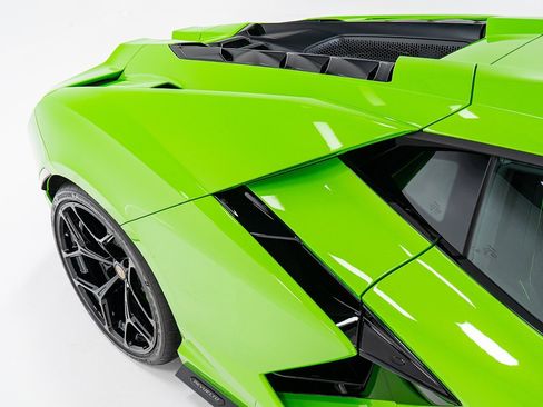Used 2024 Lamborghini Revuelto image 38