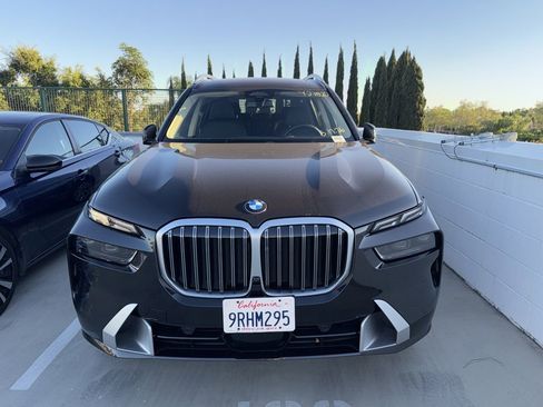 Used 2025 BMW X7 xDrive40i w/ Climate Comfort Package image 1