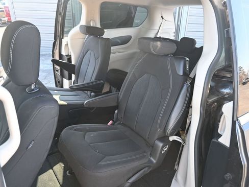 Used 2023 Chrysler Voyager LX image 24