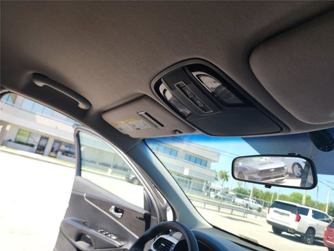 Used 2018 Kia Sorento FWD image 31