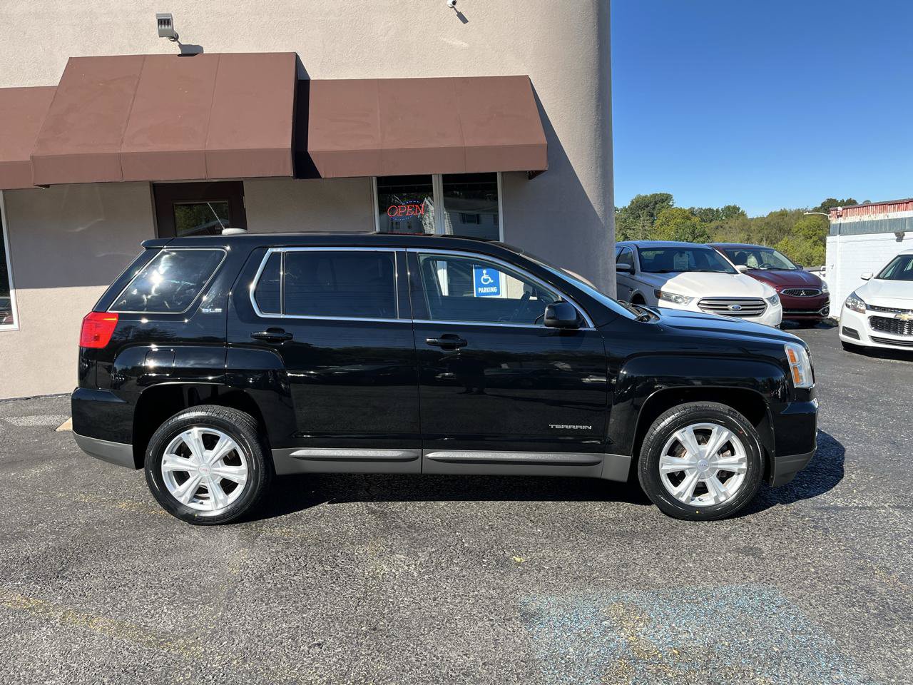 Used 2017 GMC Terrain SLE AWD/4WD image 4