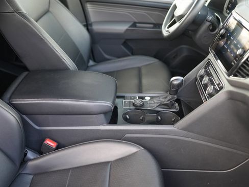 Certified 2022 Volkswagen Atlas SE image 17