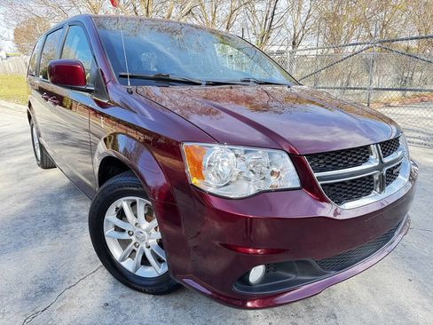 Used 2020 Dodge Grand Caravan SXT image 3
