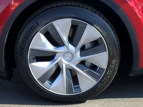 Used 2021 Tesla Model Y Long Range image 10