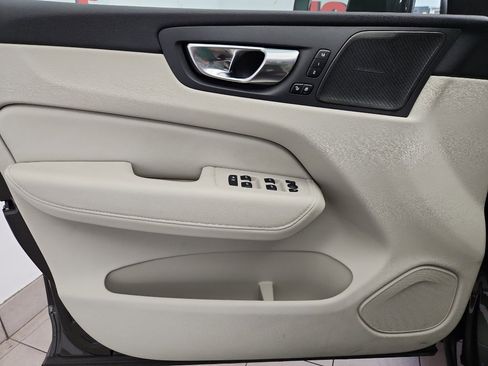 Used 2022 Volvo XC60 B5 Inscription w/ Climate Package image 8