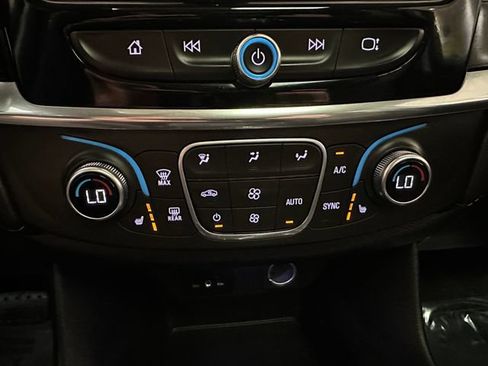 Used 2018 Chevrolet Traverse LT AWD/4WD image 13