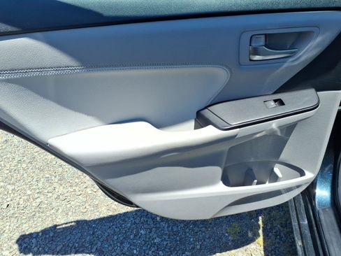 Used 2015 Toyota Camry XLE w/ Convenience Package FWD image 13