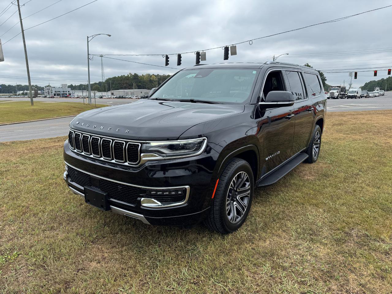 Used 2024 Jeep Wagoneer L Series II AWD/4WD image 5
