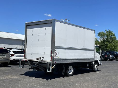 Used 2021 Isuzu NPR RWD image 2