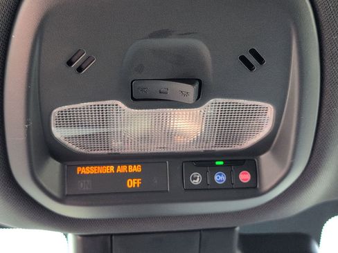 Used 2025 Buick Envista Sport Touring image 14