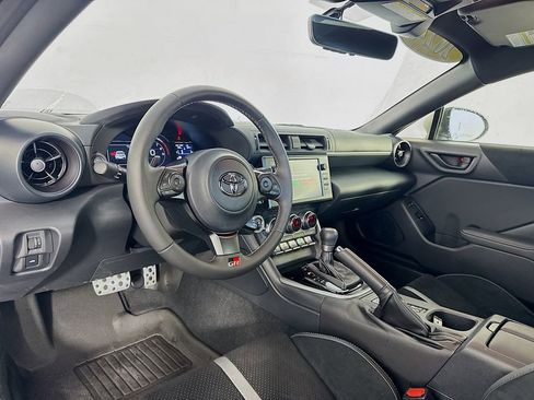 Used 2024 Toyota GR86 Premium image 12