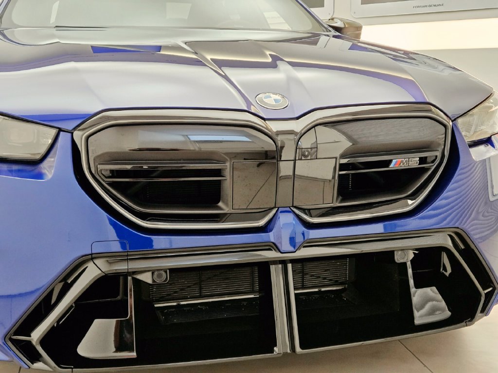 Used 2025 BMW M5 w/ Carbon Package AWD/4WD image 4
