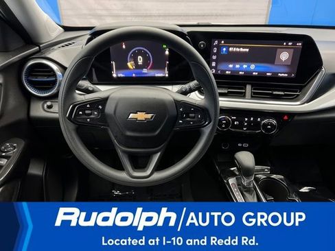 Used 2025 Chevrolet Trax LT image 14