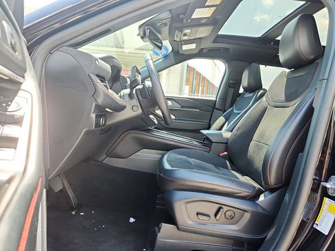 Used 2025 Ford Explorer ST AWD/4WD image 9