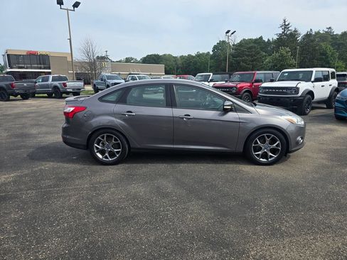 Used 2014 Ford Focus SE w/ Equipment Group 201A FWD image 6