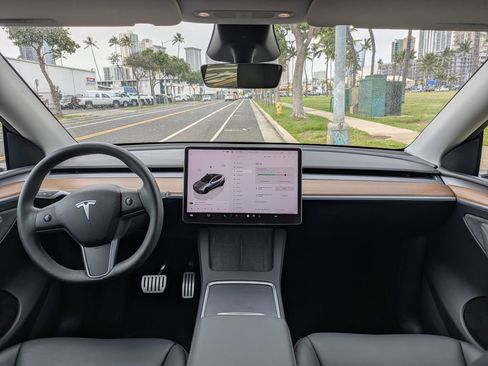 Used 2024 Tesla Model Y Performance AWD/4WD image 17