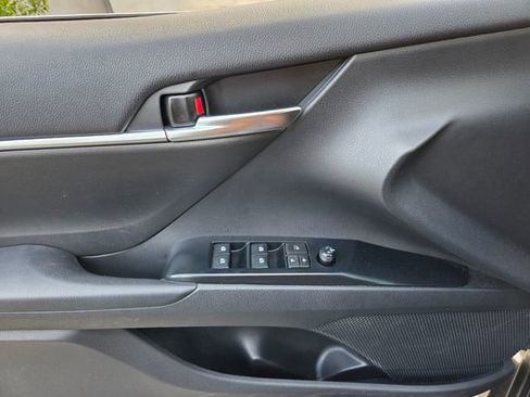 Used 2020 Toyota Camry SE image 26