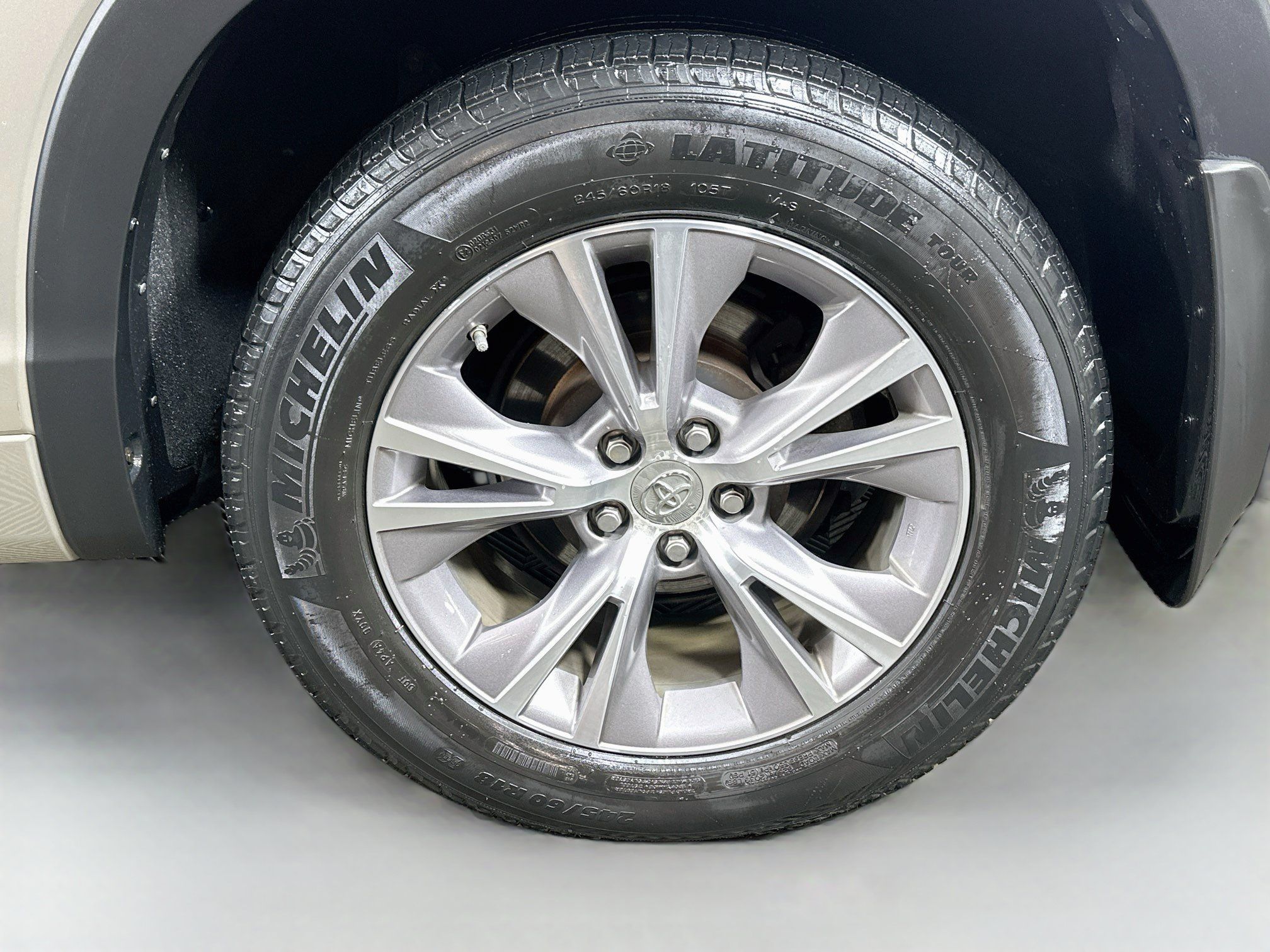 Used 2014 Toyota Highlander Plus AWD/4WD image 29