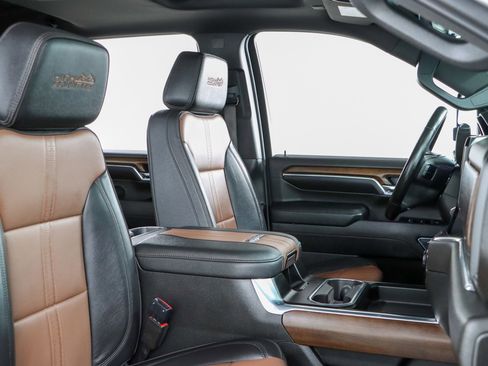 Used 2024 Chevrolet Silverado 3500 High Country w/ High Country Premium Package AWD/4WD image 31