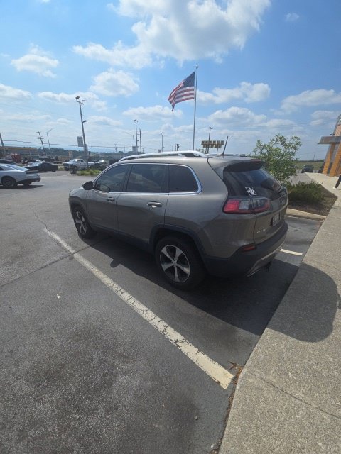 Used 2019 Jeep Cherokee Limited AWD/4WD image 16