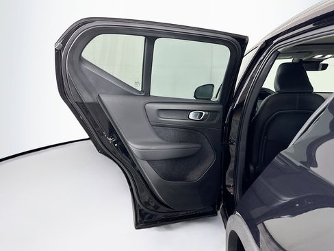Used 2025 Volvo XC40 B5 Plus image 28