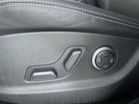 Used 2025 Genesis GV70 2.5T AWD/4WD image 34