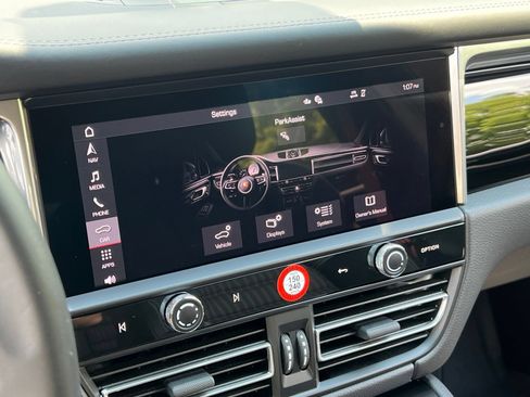 Certified 2026 Porsche Macan Turbo AWD/4WD image 33