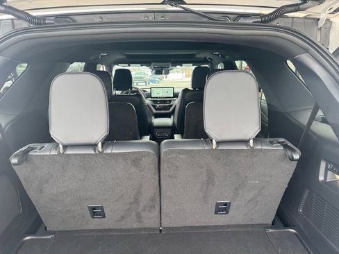 Used 2025 Ford Explorer ST image 16