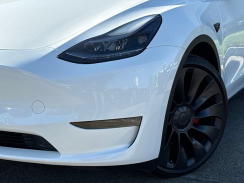 Used 2022 Tesla Model Y Performance AWD/4WD image 3