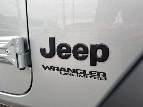 Used 2022 Jeep Wrangler Unlimited Sport image 31