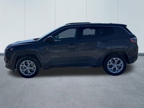 Used 2024 Jeep Compass Sport image 2