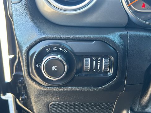 Used 2021 Jeep Wrangler Unlimited Sahara w/ Uconnect 4C Nav & Sound Group image 16