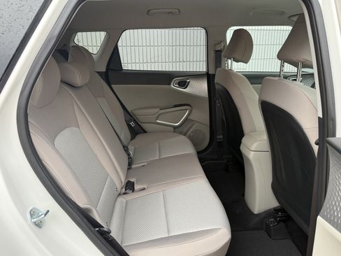 Used 2022 Kia Soul LX image 6